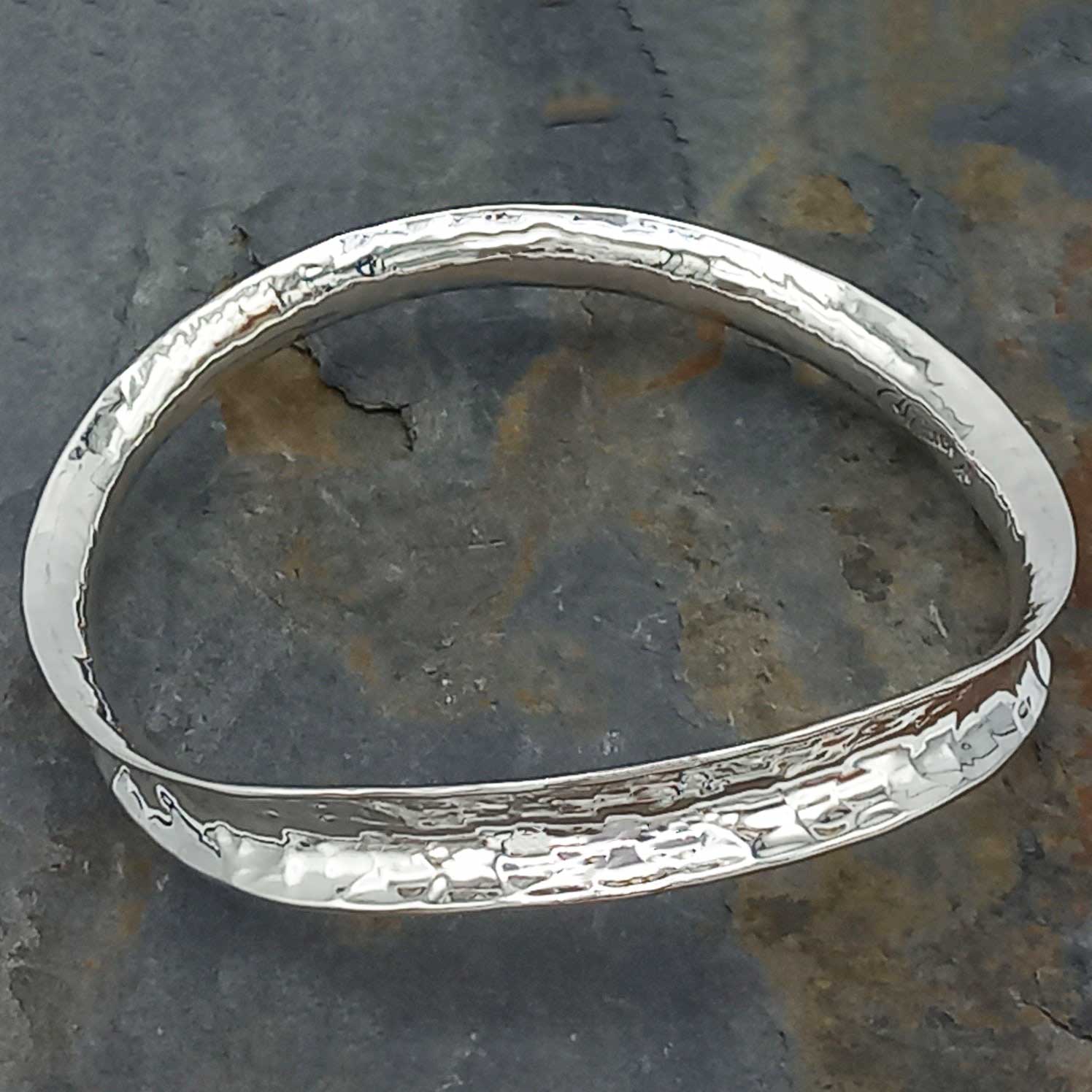 Ondulado Hammered Silver Bangle (184) Secondary image
