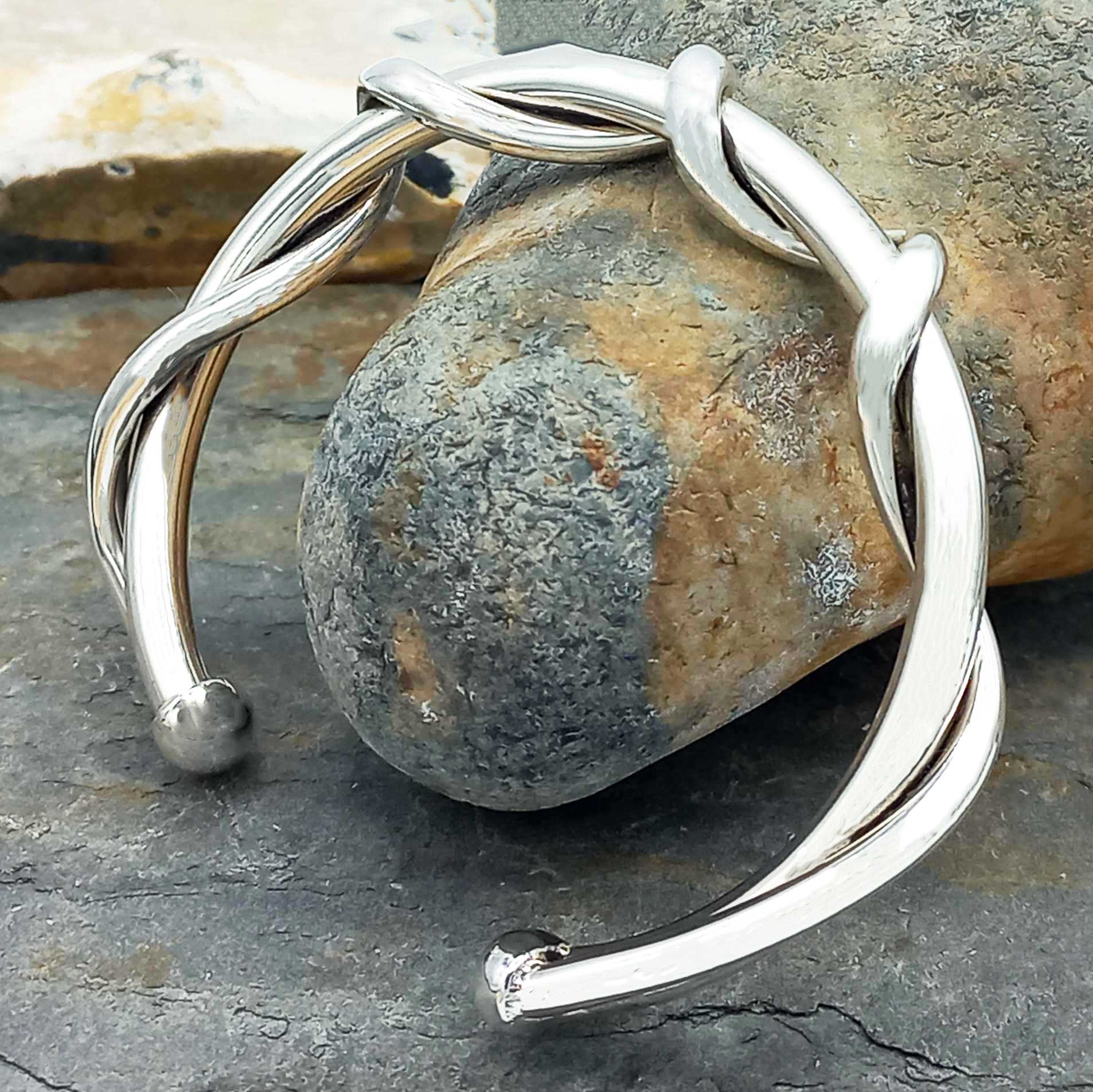 Chunky sterling silver cuff bracklet wth weaving design