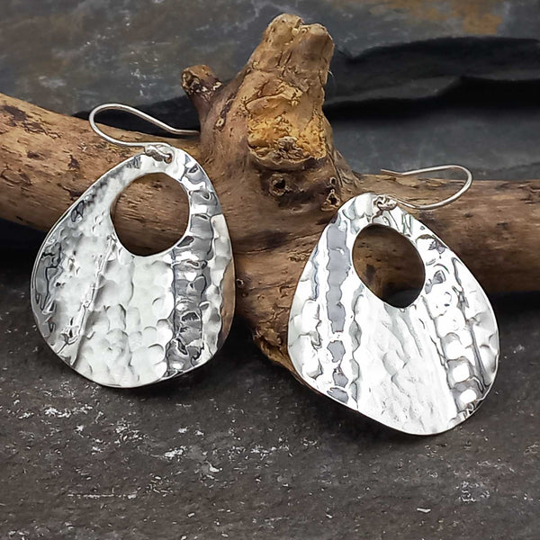 Ondulada Hammered Circle Silver Earrings
