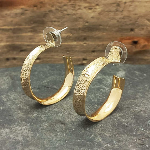 Hug brass semi-hoop earring