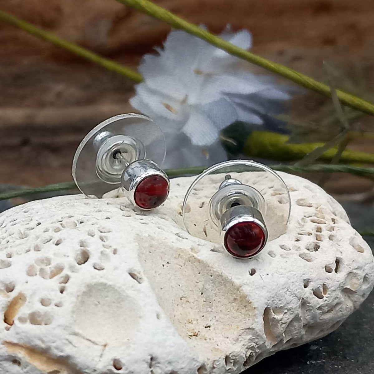 Garnet 4mm Silver Stud Earrings Main image