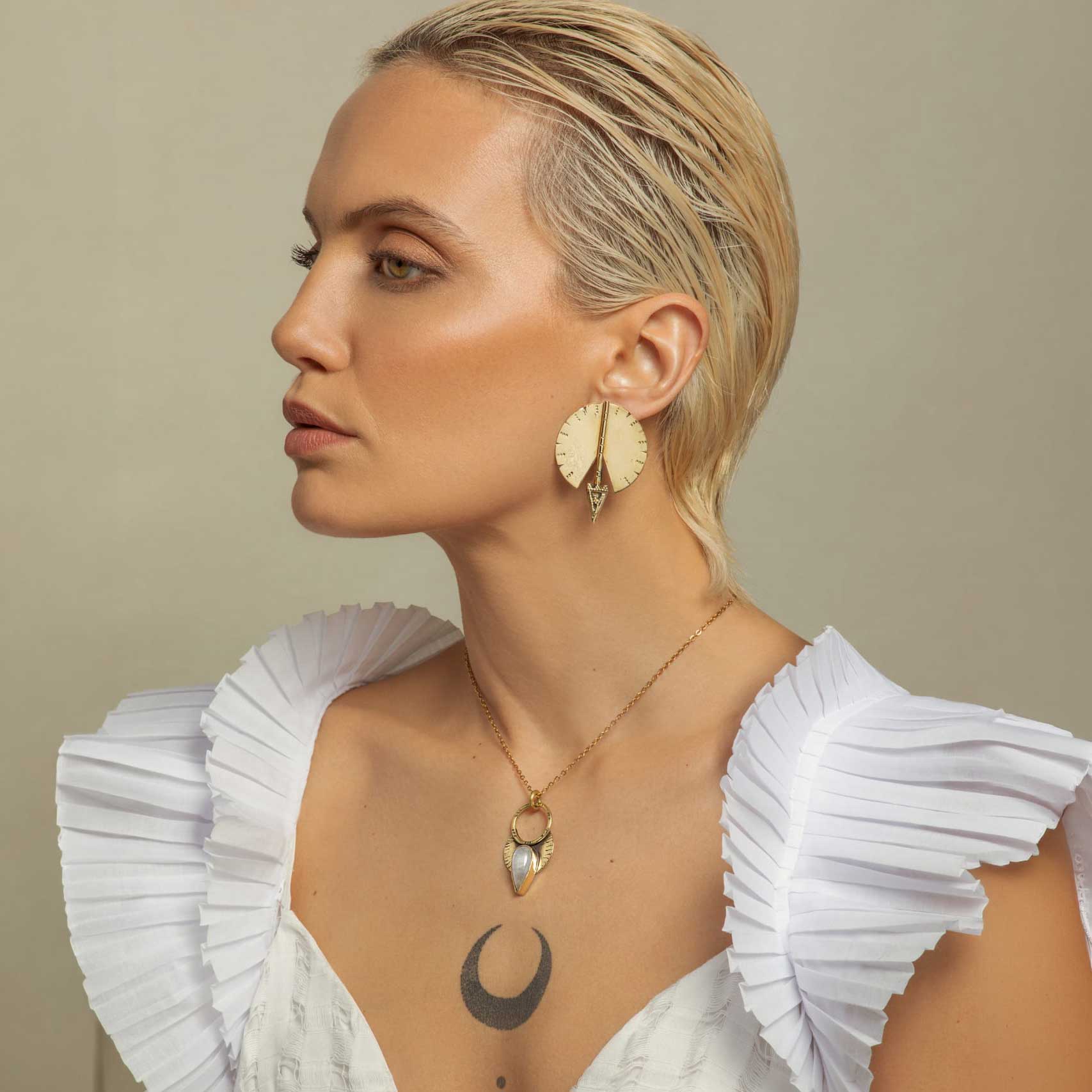 Statement golden-brass large disc studs