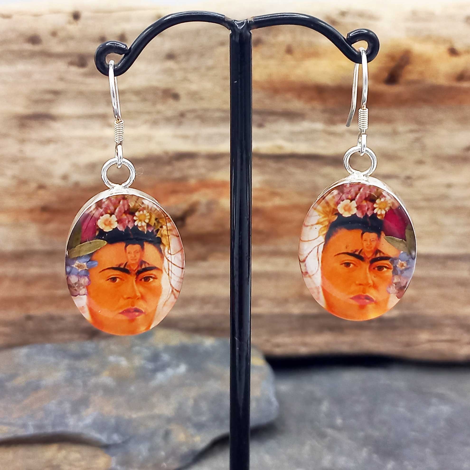 Frida Kahlo with Diego Rivera Silver Flower Earrings (03) Secondary image
