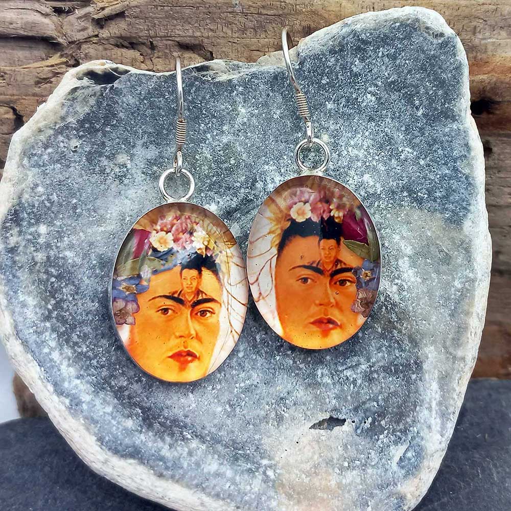 Frida Kahlo with Diego earrings Main image