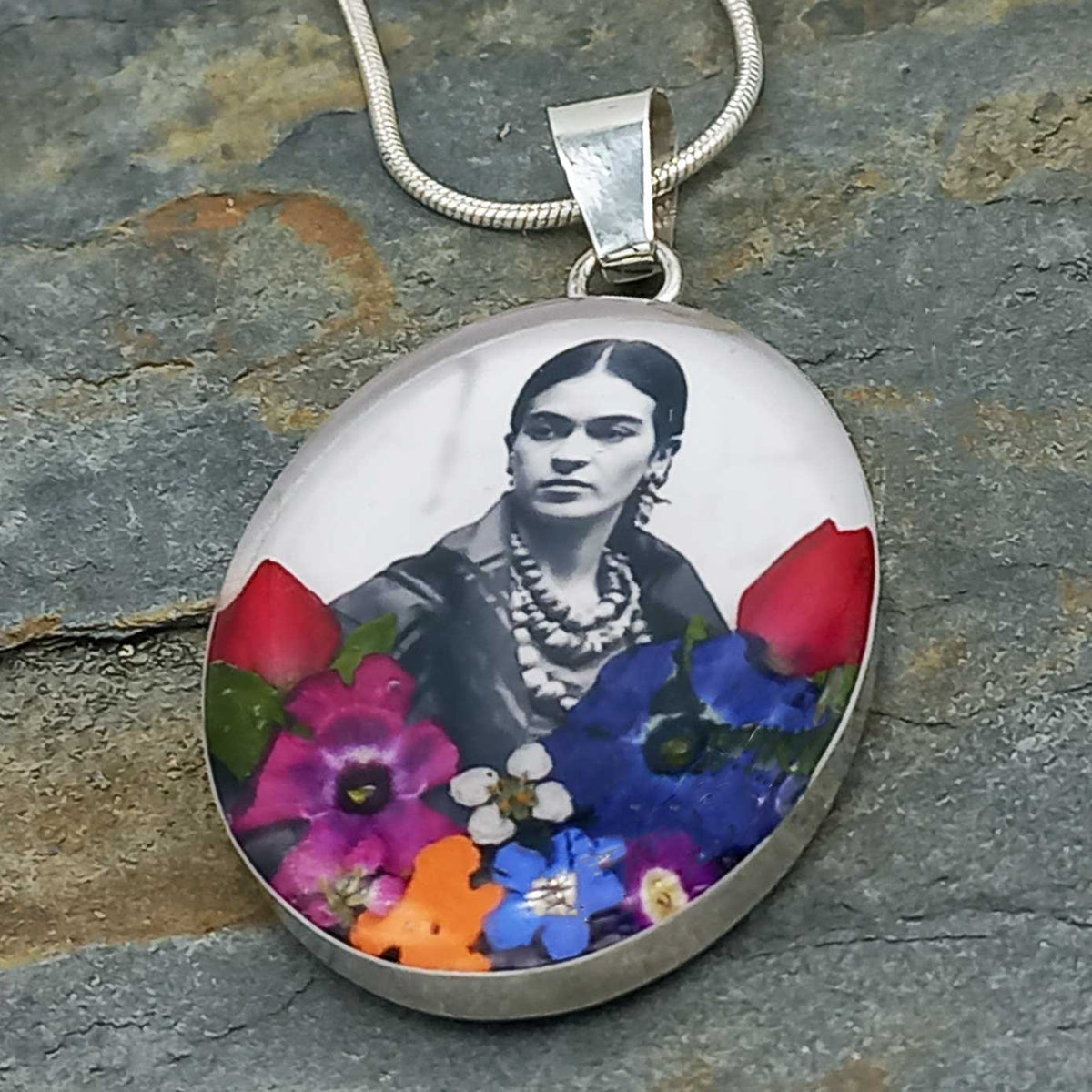 Iconic image Frida Kahlo Pendant Main image