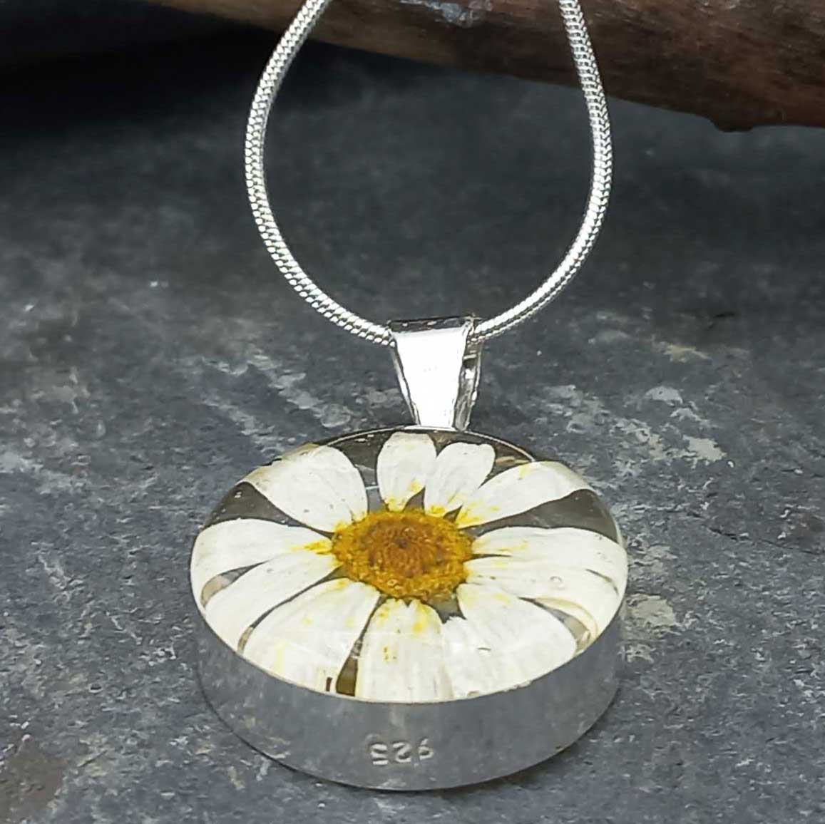 Daisy Circle Silver Flower Pendant (Small) 254