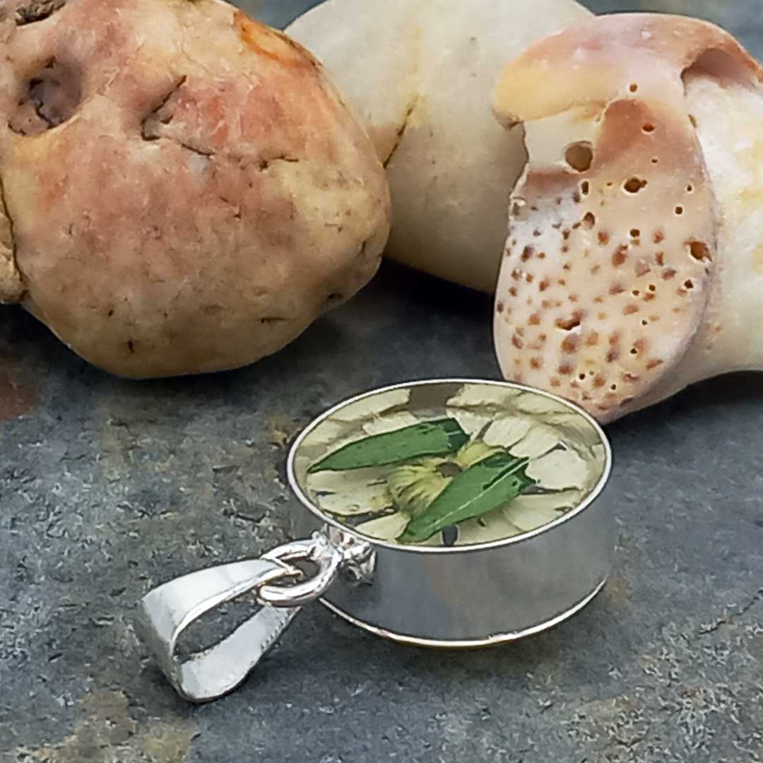 Back of daisy pendant