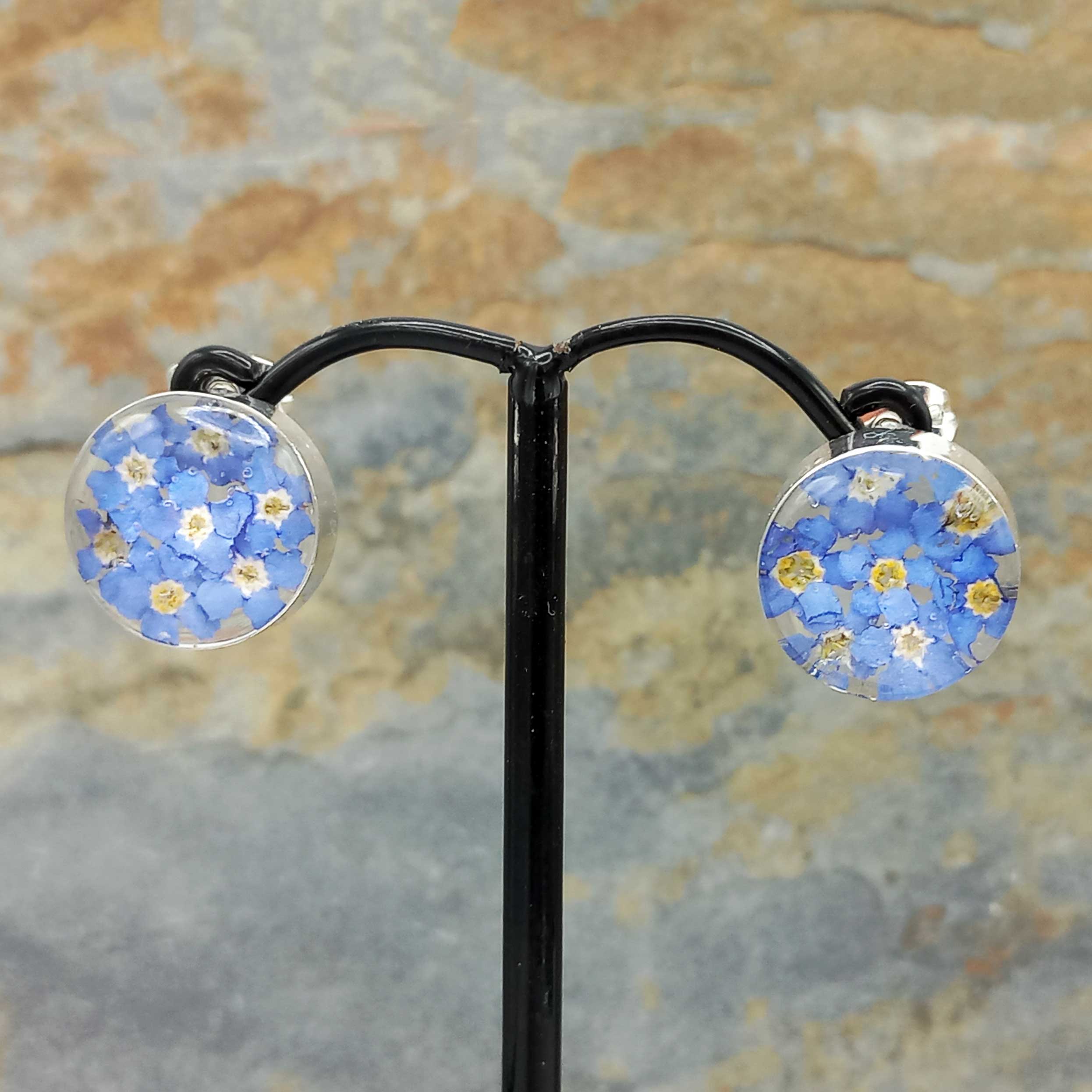 Circle Forget-me-not Silver Stud Flower Earrings (01) Secondary image