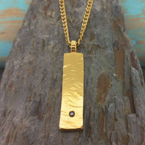 Contemporary artisan jewellery with gold-plated bar necklace