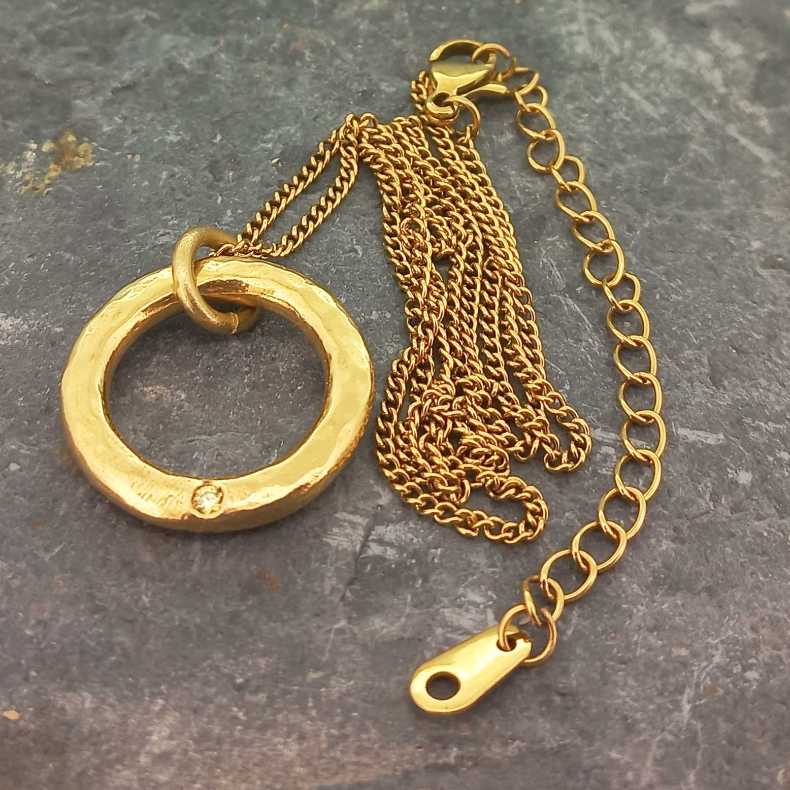 Gold-plated circle necklace with extendable gold plated chain