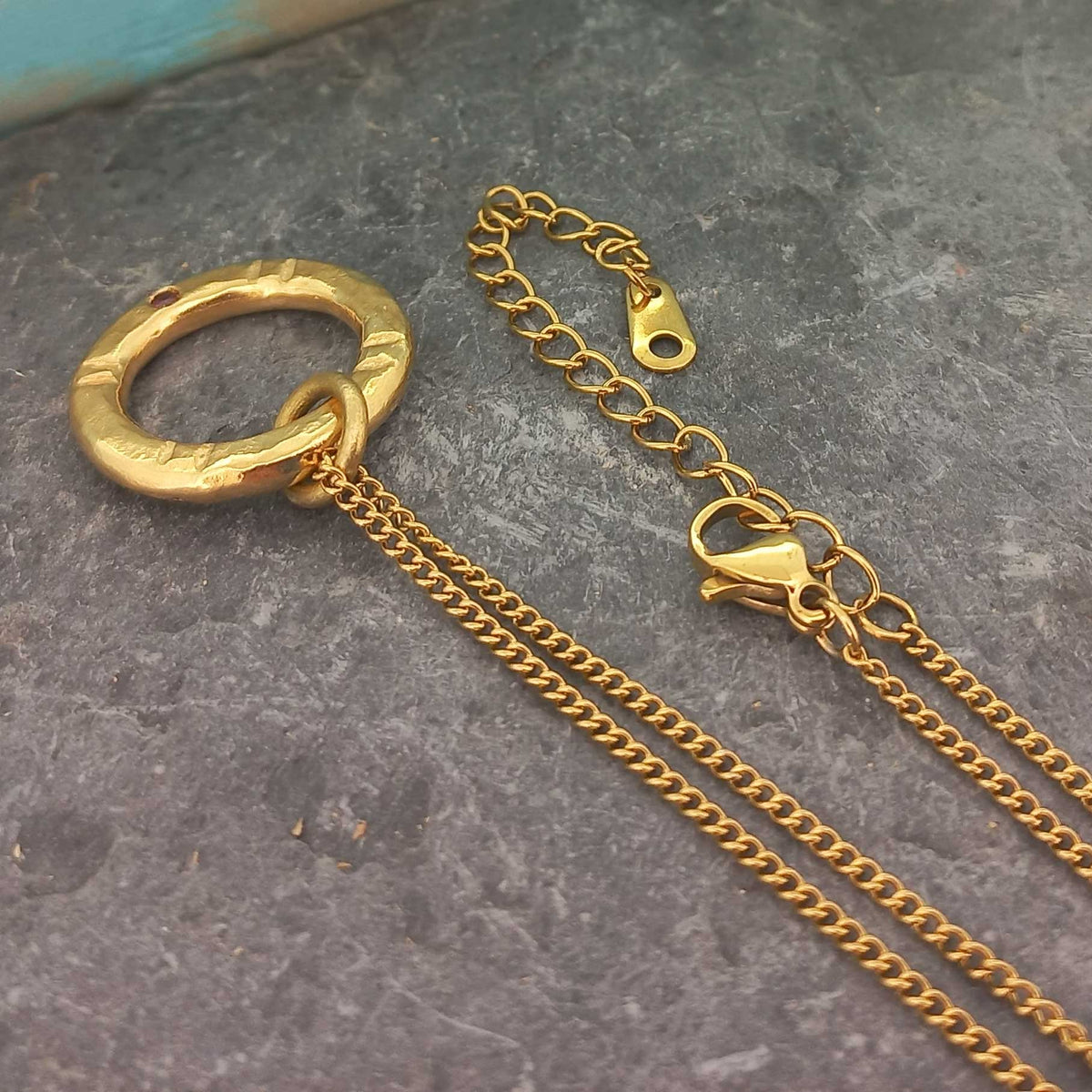 Extendable 16"-18" gold-plated chain with pendant