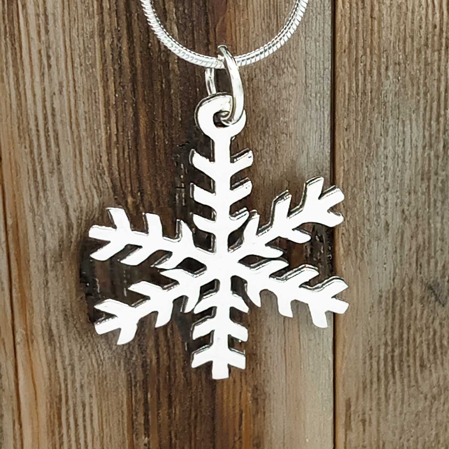 Silver snowflake pendant
