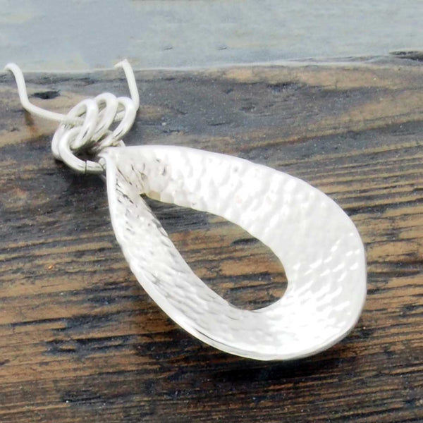Ondulada Teardrop Silver Pendant