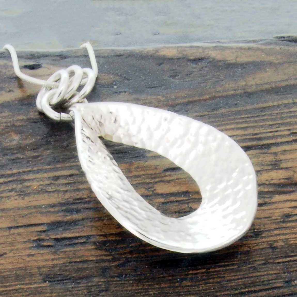 Ondulada Teardrop Silver Pendant