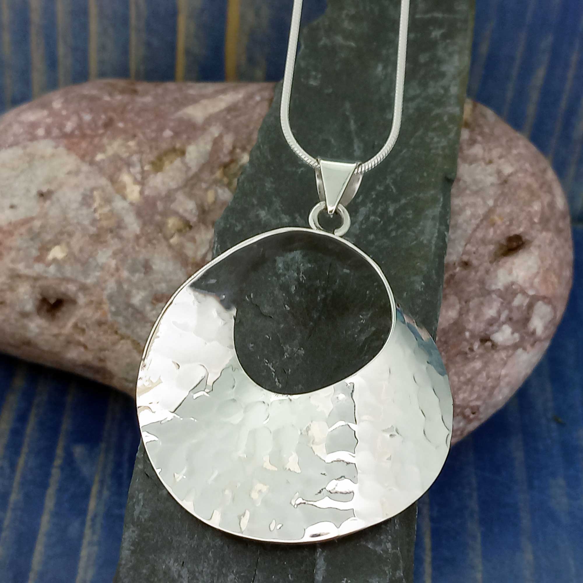 Ondulada Hammered Circle Silver Pendant (296) Secondary image