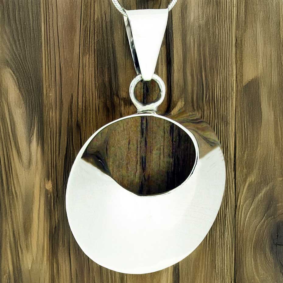 Ondulada Polished Circle Silver Pendant (328) Secondary image