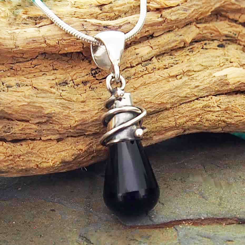 Unusual Onyx Necklace Main image