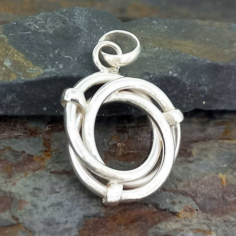 Hanmade silver twisted circle necklace