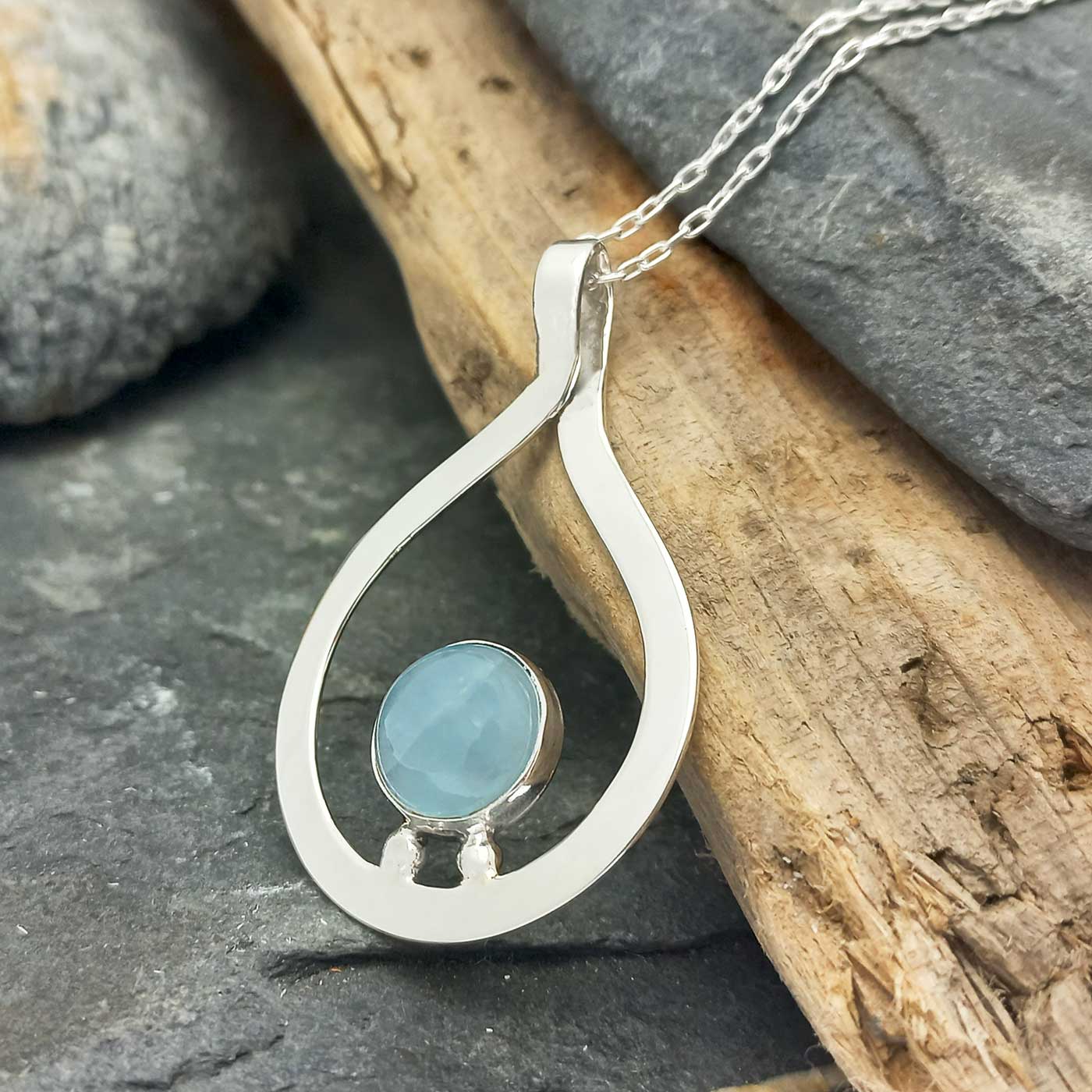 Silver teardrop pendant with Aquamarine stone