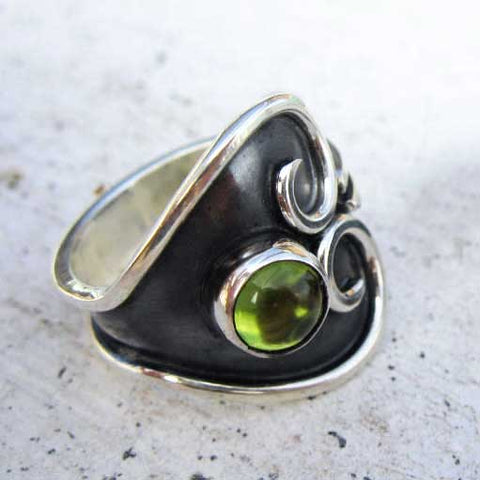 Unusual oxidised silver ring Peridot