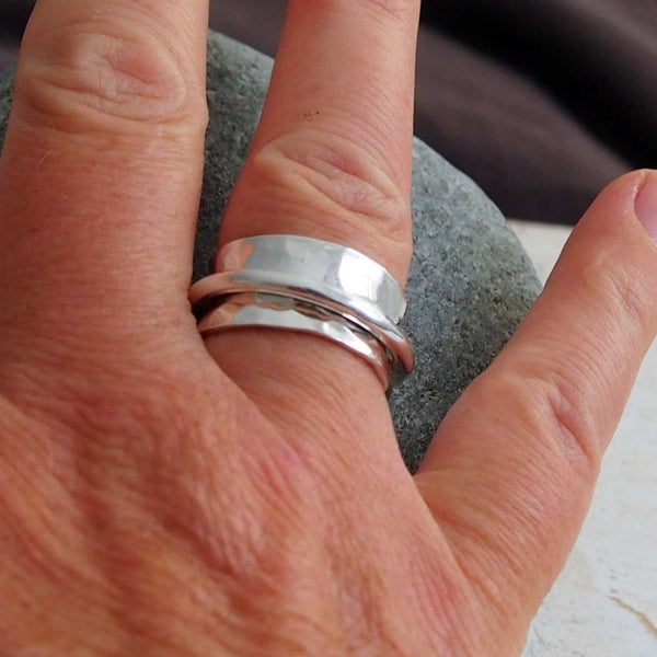 Silver hammered chunky band ring with unusual strand