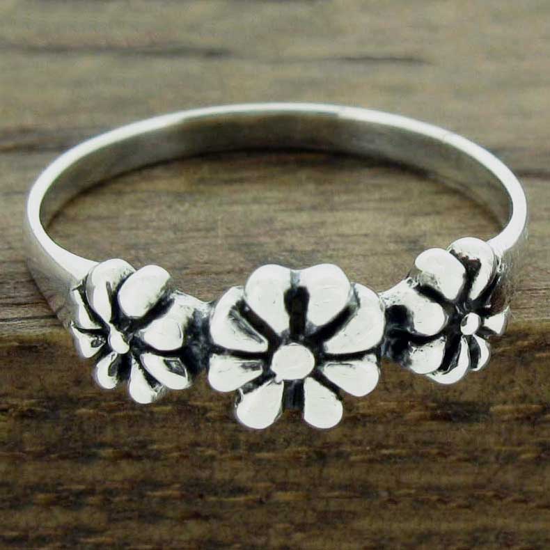 3 Flower Silver Ring Main image