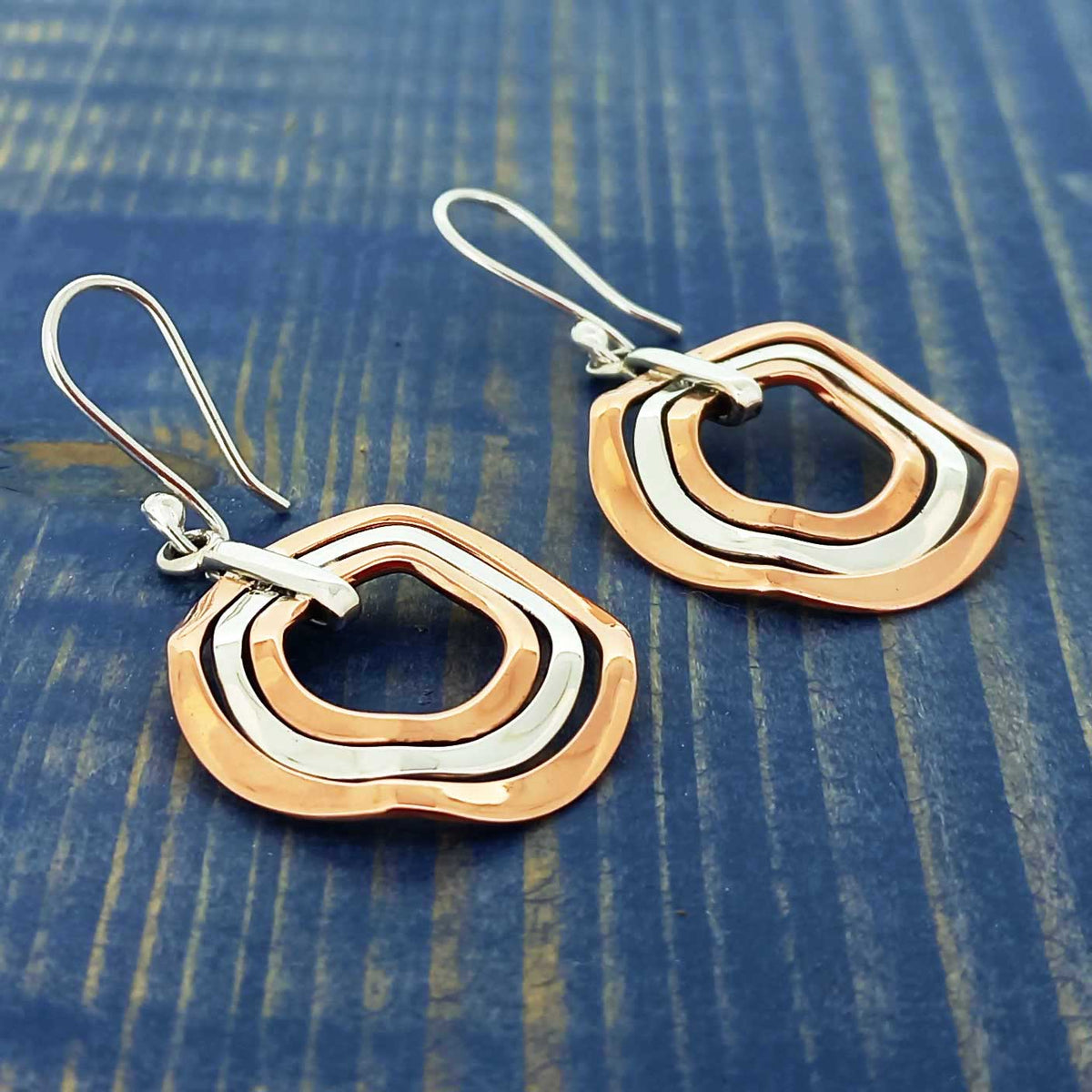 Wavy copper sterling silver circle earrings