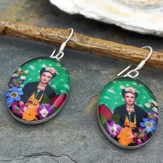 Frida Kahlo earrings with flowers